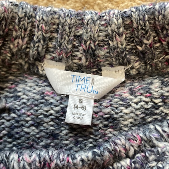 Time and Tru sweater - Picture 3 of 3